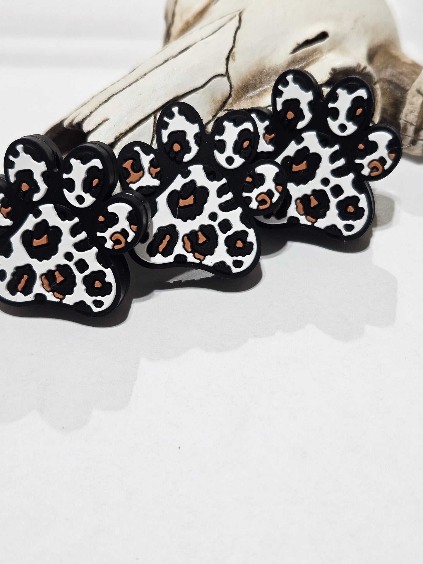 White leopard dog paw Silacone Focal
