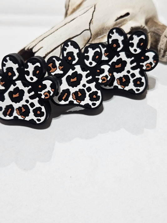 White leopard dog paw Silacone Focal