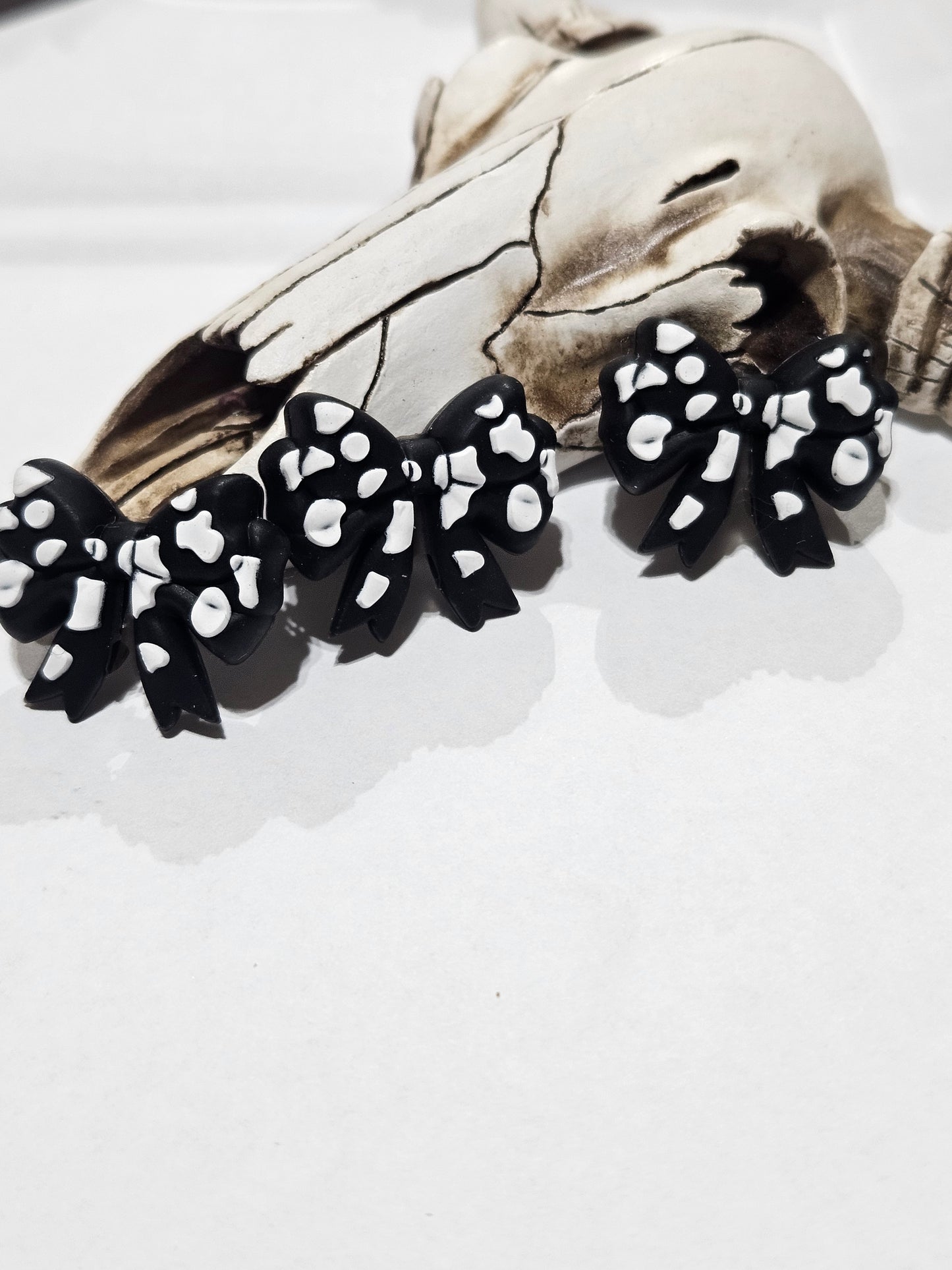 Black small Silacone Bow Focal